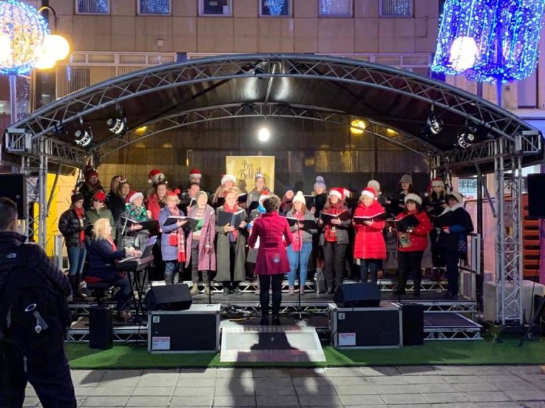 Big Belfast Choir Entertains for Christmas